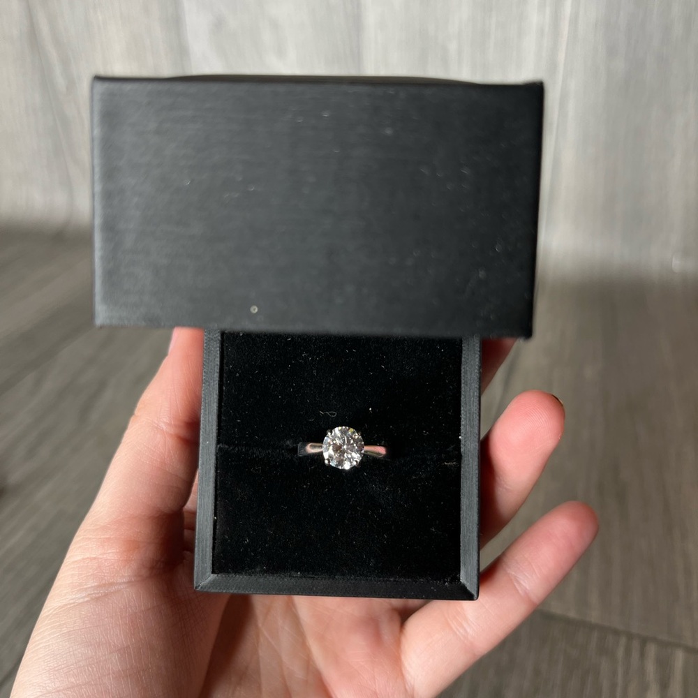 Charles & Colvard size 7 Ring 2 carat Moissanite white gold round brilliant cut